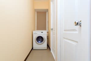 Возле метро Вокзальная на ул. Богдановская 6